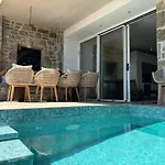 Hills - Luxury With Private Pool, Garden & Seaview *