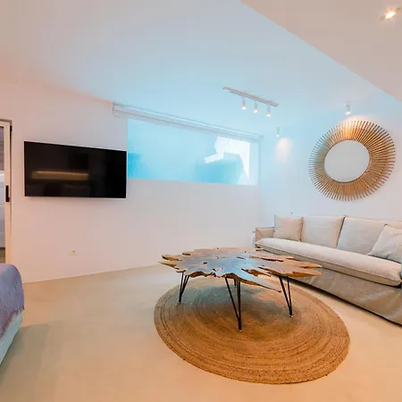 Hills - Luxury With Private Pool, Garden & Seaview Holiday home *