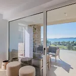 Holiday home Hills - Luxury With Private Pool, Garden & Seaview