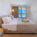Nyaraló Hills - Luxury With Private Pool, Garden & Seaview