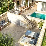 Nyaraló Hills - Luxury With Private Pool, Garden & Seaview Jálova
