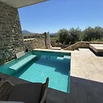 Hills - Luxury With Private Pool, Garden & Seaview