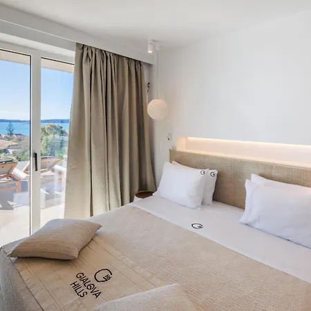 Hills - Luxury With Private Pool, Garden & Seaview *