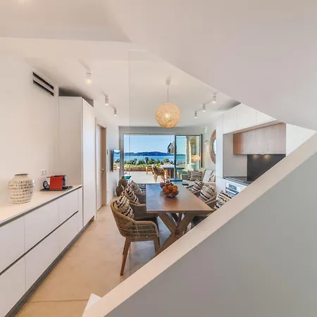 Hills - Luxury With Private Pool, Garden & Seaview Tatil Evi