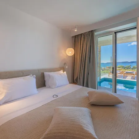 Hébergement de vacances Hills - Luxury With Private Pool, Garden & Seaview