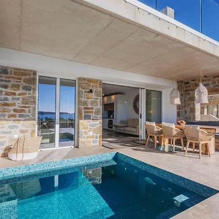 Hills - Luxury With Private Pool, Garden & Seaview Tatil Evi