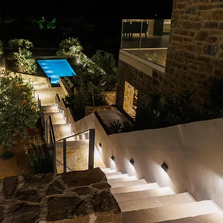Tatil Evi Hills - Luxury With Private Pool, Garden & Seaview Gialova