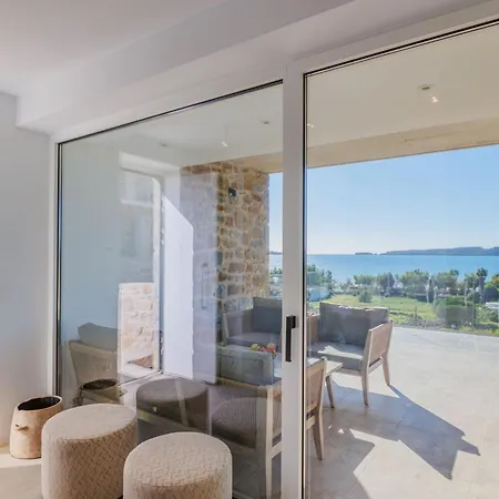 Hébergement de vacances Hills - Luxury With Private Pool, Garden & Seaview