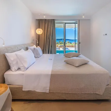 Tatil Evi Hills - Luxury With Private Pool, Garden & Seaview