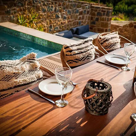 Vakantiehuis Hills - Luxury With Private Pool, Garden & Seaview *