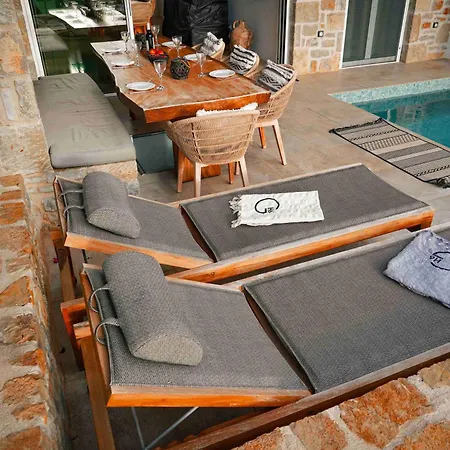 Hills - Luxury With Private Pool, Garden & Seaview Nyaraló *