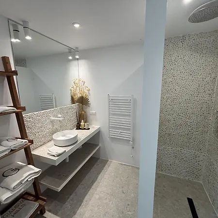 Hills - Luxury With Private Pool, Sauna, Garden & Seaview Nyaraló