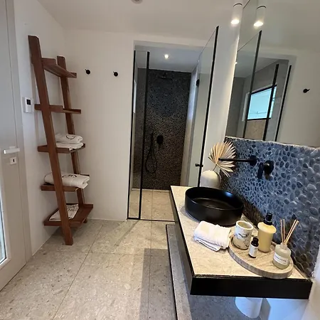 Hills - Luxury With Private Pool, Sauna, Garden & Seaview