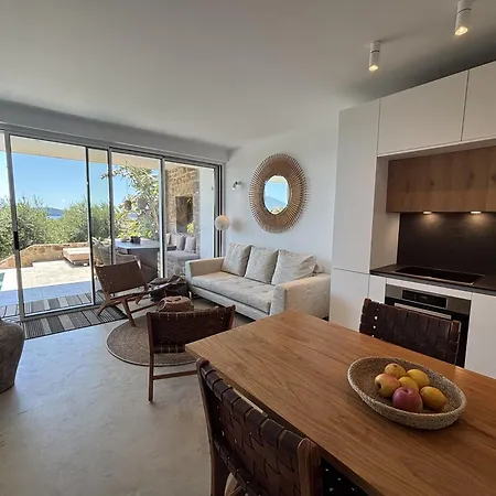 Hills - Luxury With Private Pool, Sauna, Garden & Seaview Nyaraló