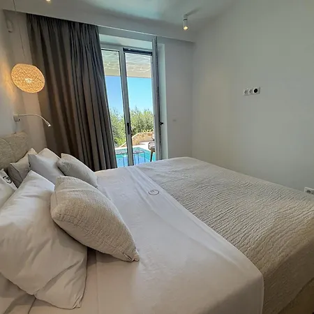 Nyaraló Hills - Luxury With Private Pool, Sauna, Garden & Seaview *