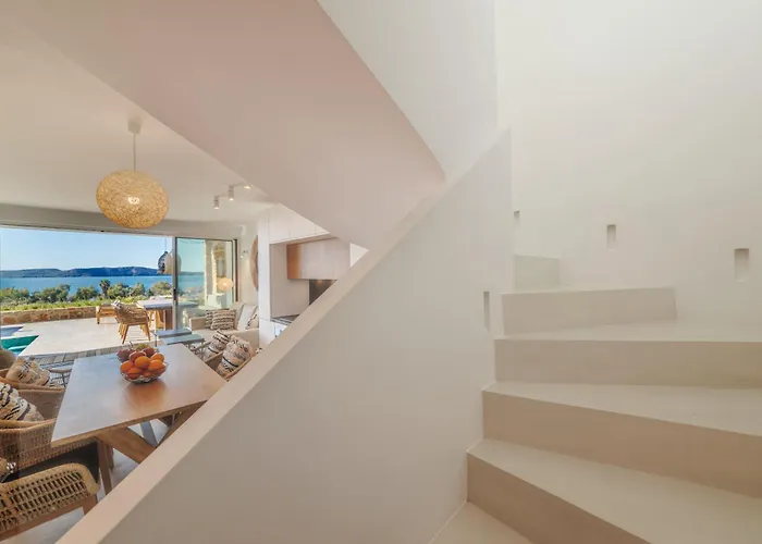 Hills - Luxury With Private Pool, Garden & Seaview *