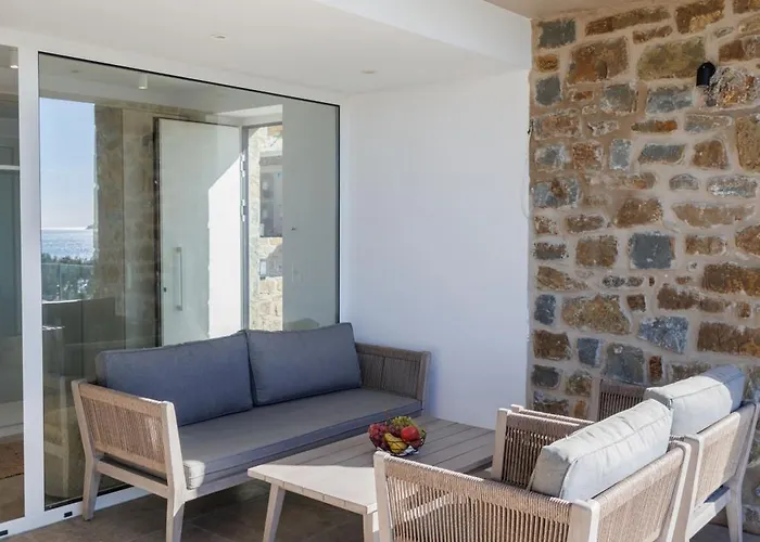 Hills - Luxury With Private Pool, Garden & Seaview