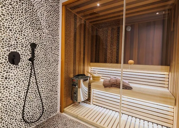 Vakantiehuis Hills - Luxury With Private Pool, Garden & Seaview *