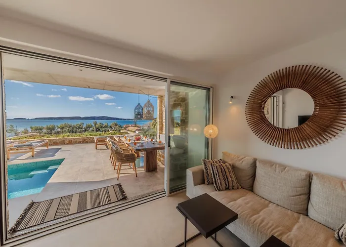 Hills - Luxury With Private Pool, Garden & Seaview Vakantiehuis