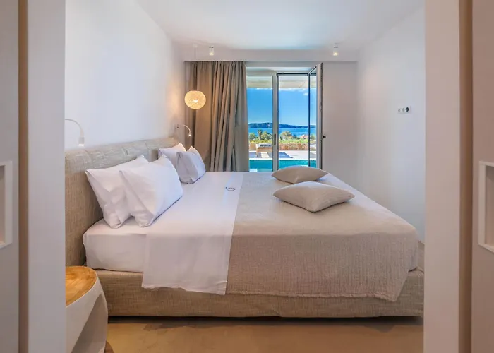 Tatil Evi Hills - Luxury With Private Pool, Garden & Seaview