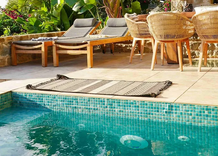 Tatil Evi Hills - Luxury With Private Pool, Garden & Seaview Gialova