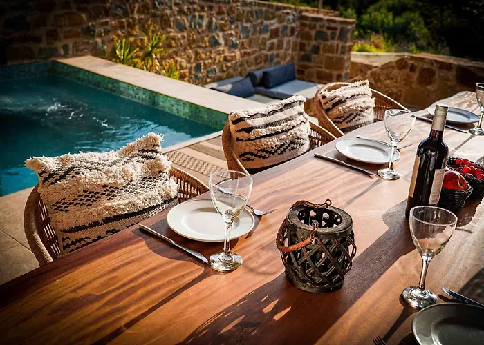 Vakantiehuis Hills - Luxury With Private Pool, Garden & Seaview *