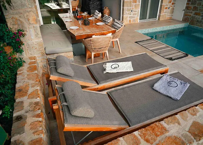 Hills - Luxury With Private Pool, Garden & Seaview Vakantiehuis *