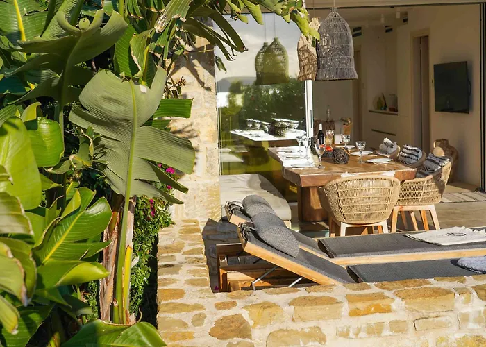 Hills - Luxury With Private Pool, Garden & Seaview *